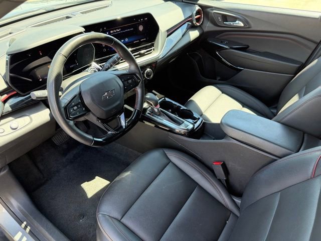 Used 2024 Chevrolet Trax RS w/ Sunroof Package FWD image 11