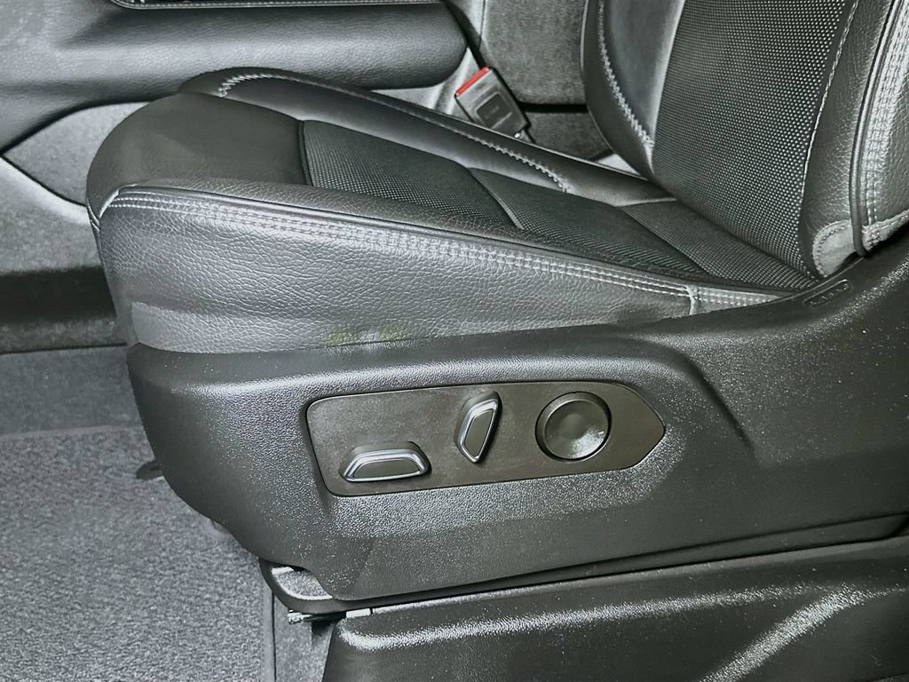 Used 2023 GMC Yukon Denali AWD/4WD image 18