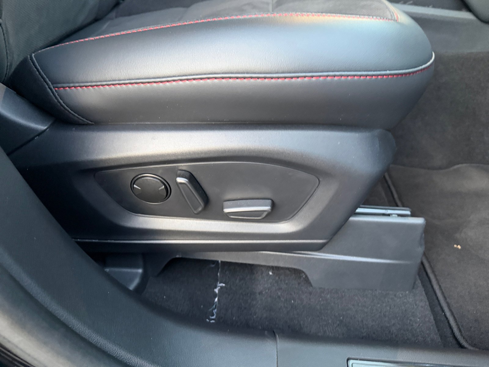 Certified 2025 Ford Explorer ST AWD/4WD image 31
