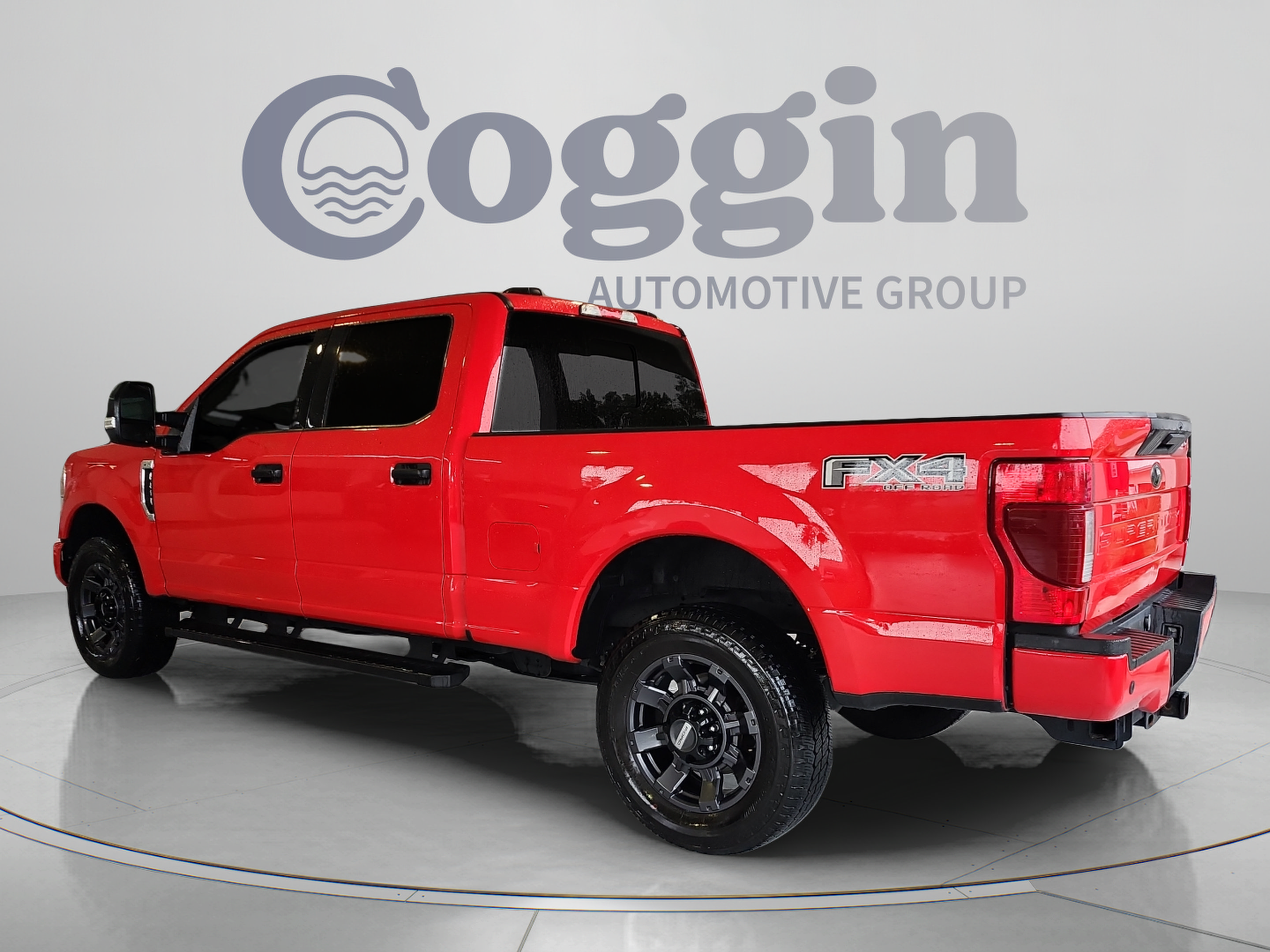 Certified 2022 Ford F250 XLT w/ Black Appearance Package AWD/4WD image 3