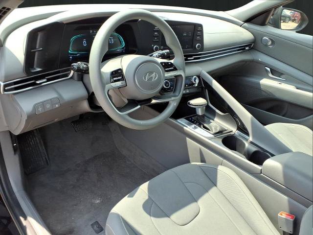 Used 2025 Hyundai Elantra Hybrid FWD image 14