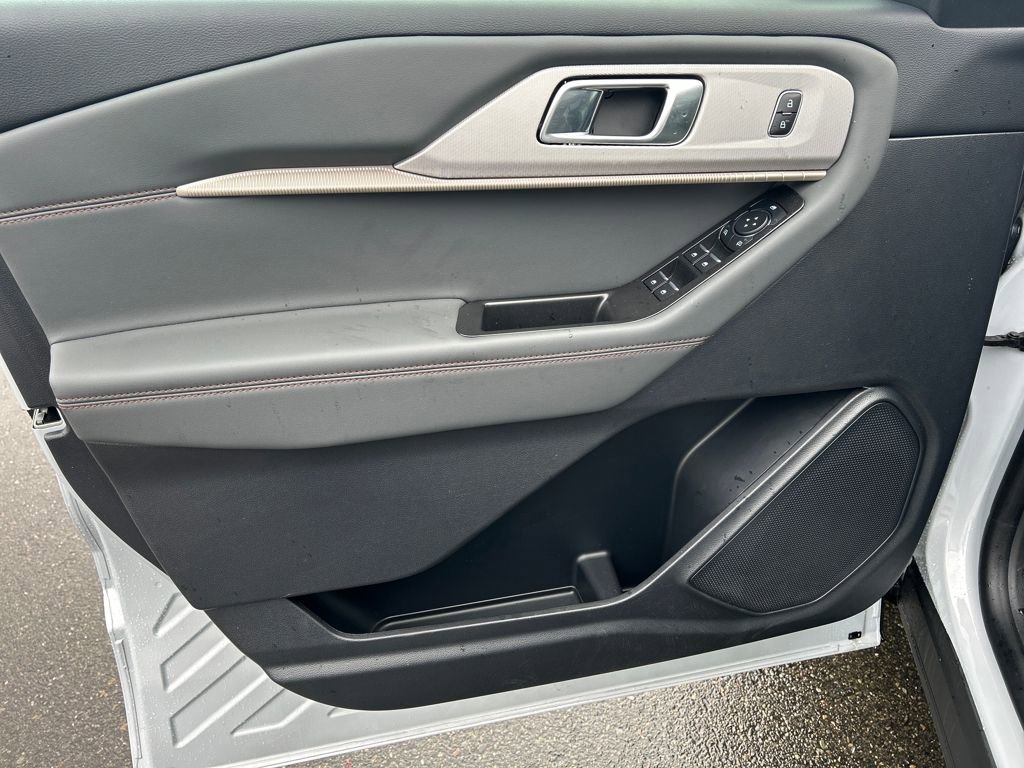 Certified 2025 Ford Explorer Active w/ Active Comfort Package image 17