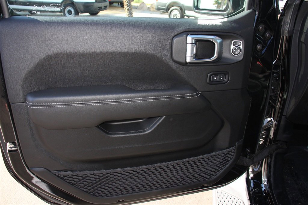 Used 2023 Jeep Gladiator Overland w/ Popular Equipment Package image 22