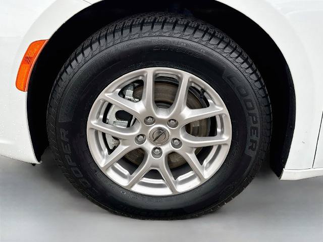Used 2025 Chrysler Pacifica Select FWD image 23