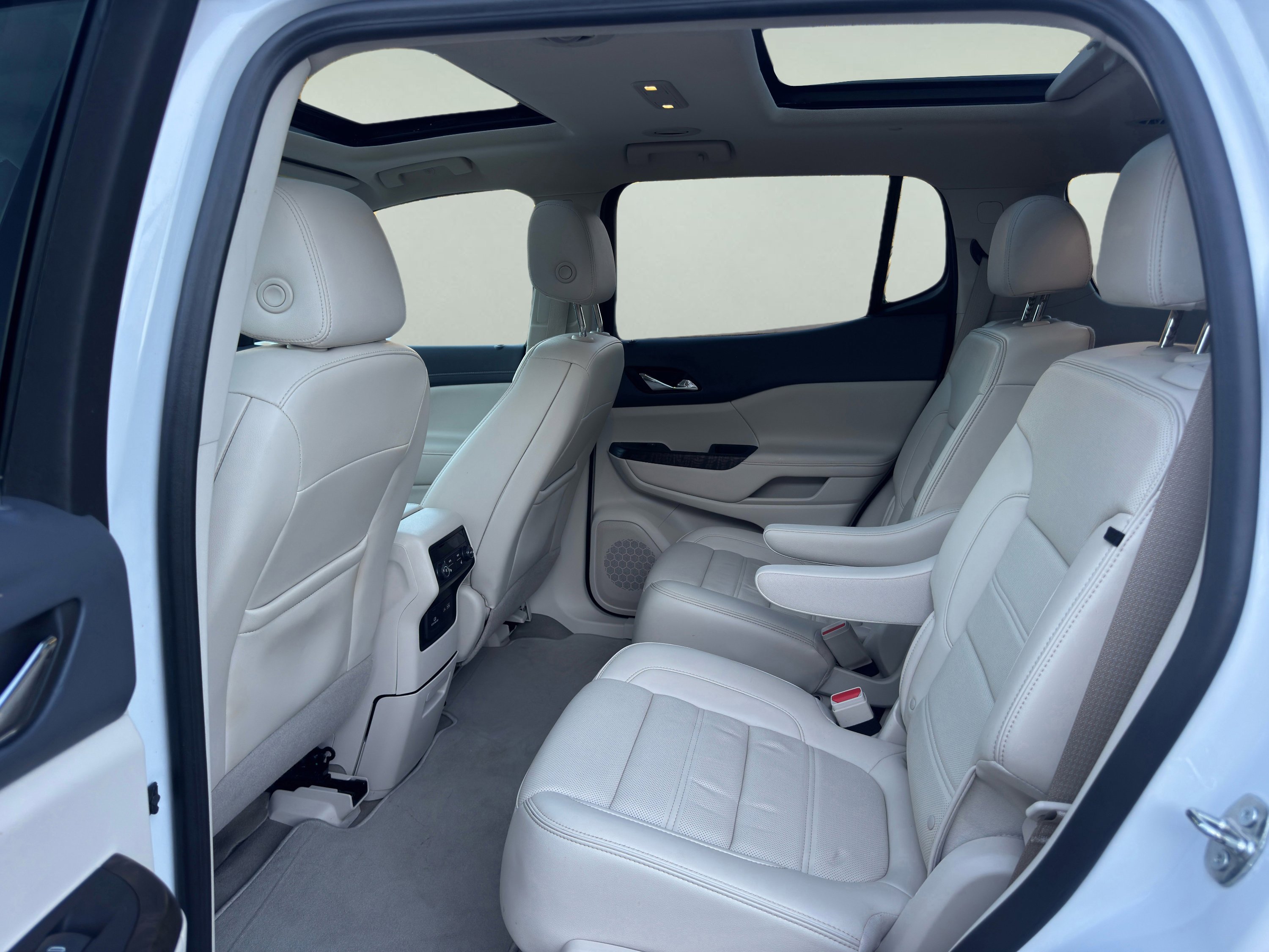 Used 2023 GMC Acadia Denali w/ Denali Ultimate Package image 17