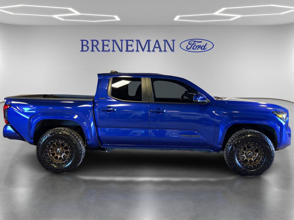 Used 2025 Toyota Tacoma SR5 AWD/4WD image 4
