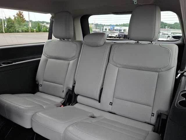 Certified 2025 Ford Expedition Max Platinum w/ Driver's Package AWD/4WD image 9