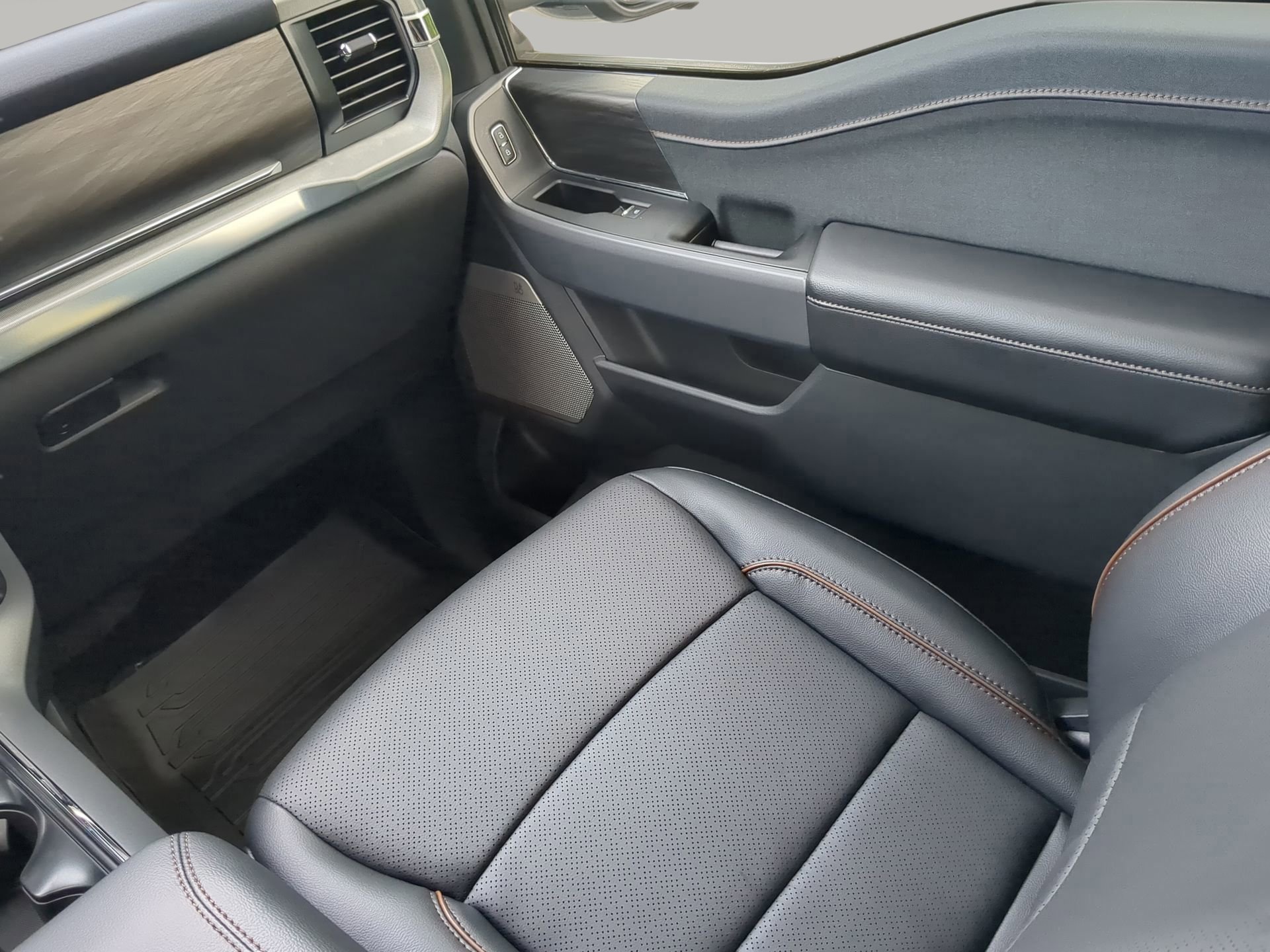 Certified 2025 Ford F150 Lariat w/ Equipment Group 502A High AWD/4WD image 53