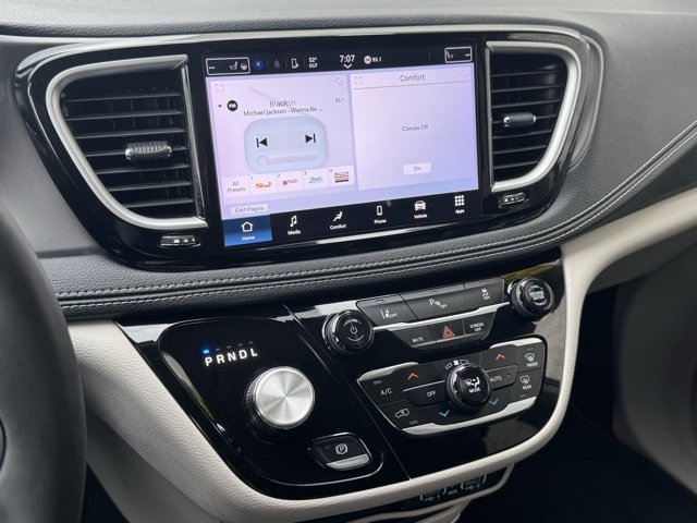 Used 2023 Chrysler Pacifica Touring-L image 33