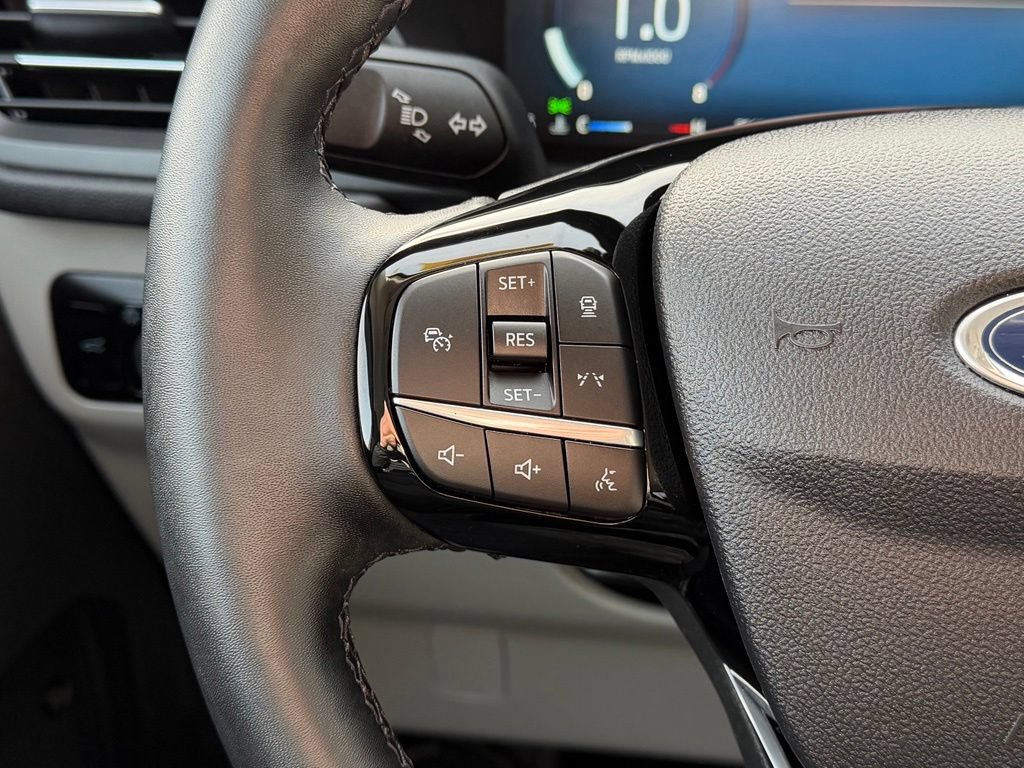 Certified 2025 Ford Escape Platinum AWD/4WD image 10