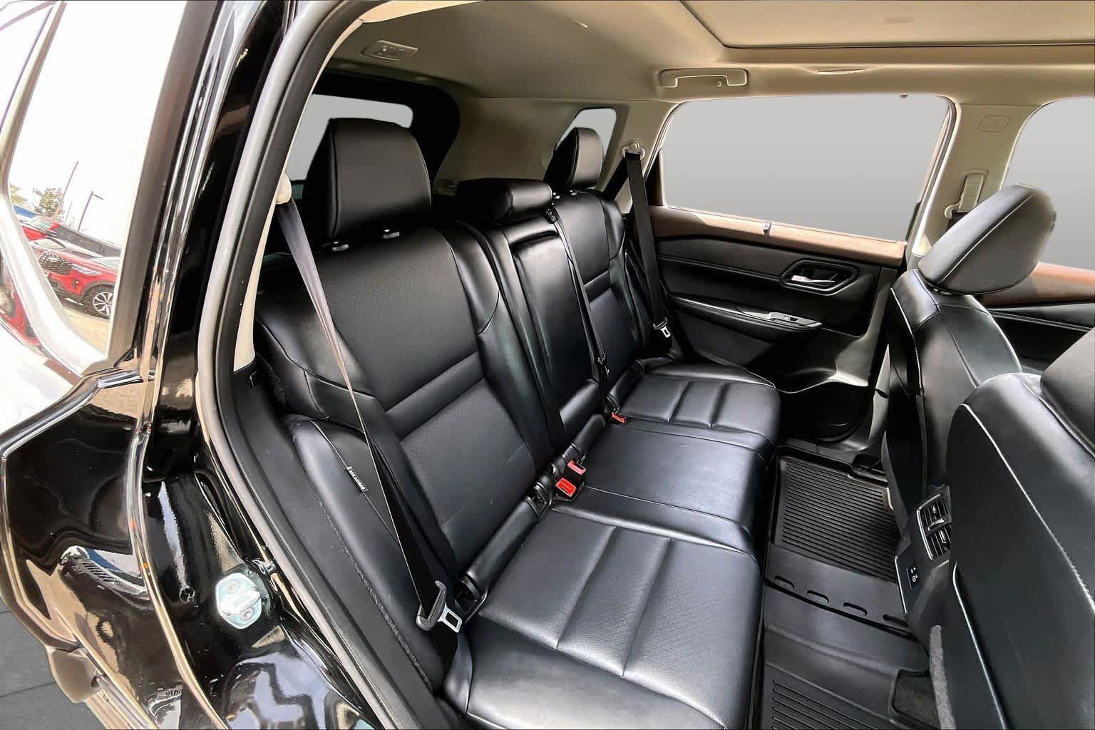 Used 2023 Nissan Rogue SV w/ SV Premium B Package FWD image 19