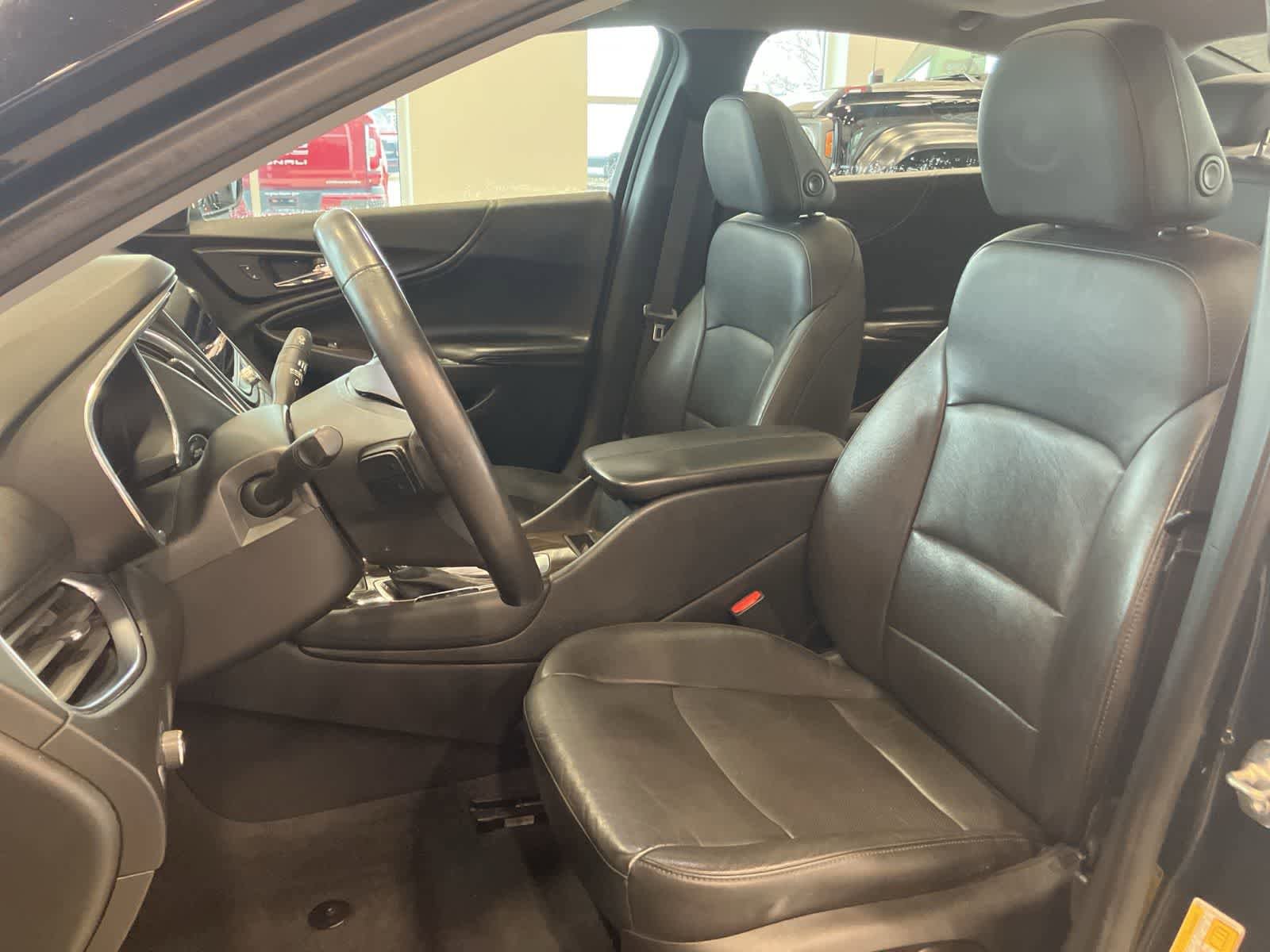 Used 2019 Chevrolet Malibu Premier FWD image 12