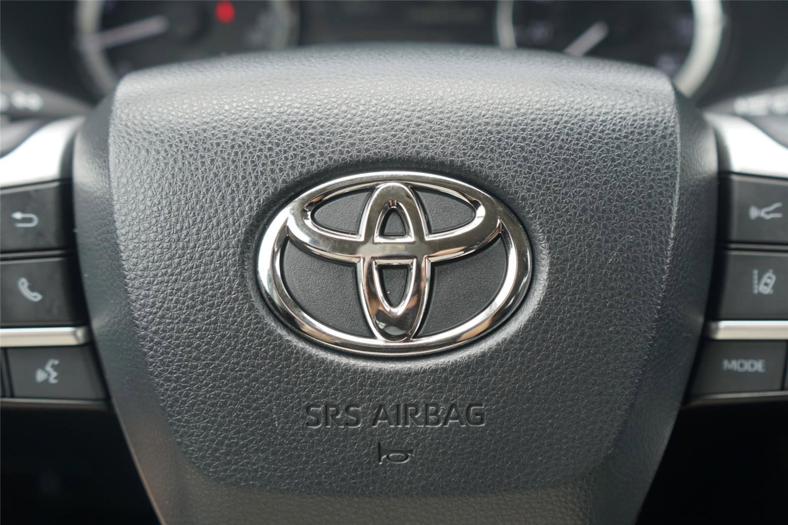 Used 2023 Toyota Highlander LE AWD/4WD image 15