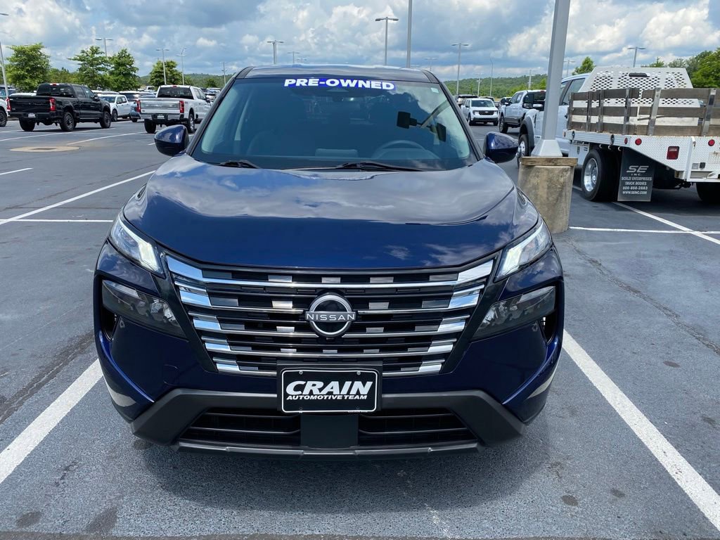 Used 2024 Nissan Rogue SV AWD/4WD image 2