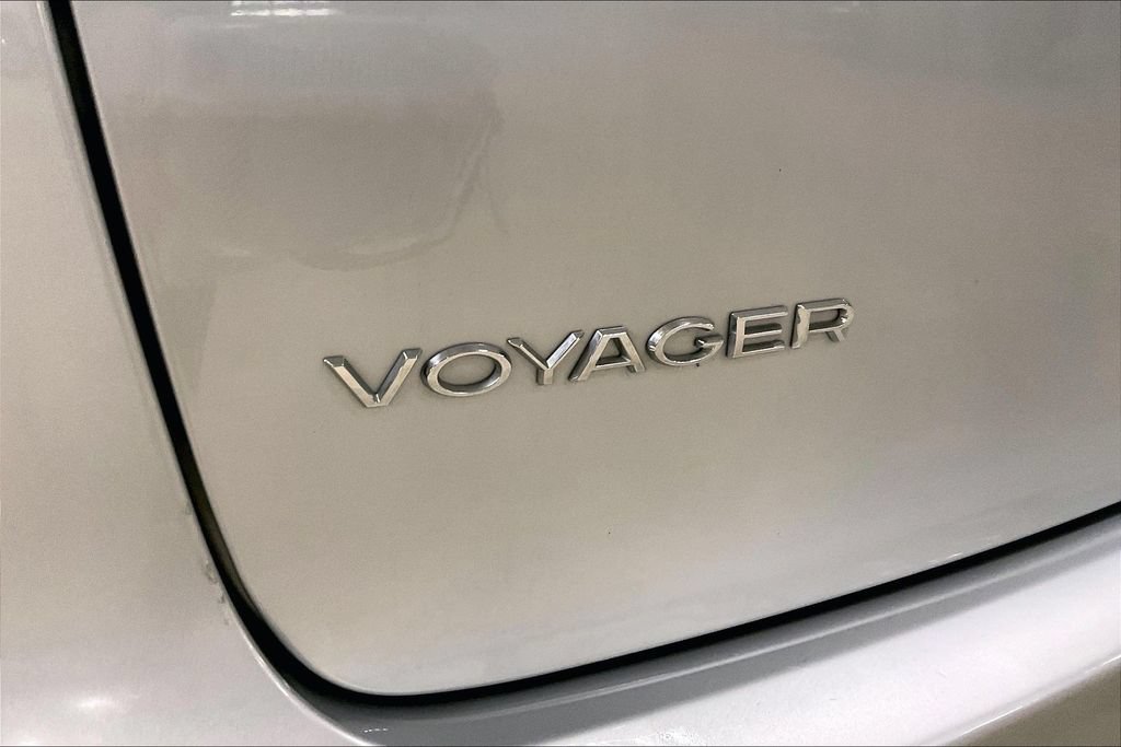 Used 2024 Chrysler Voyager LX FWD image 8