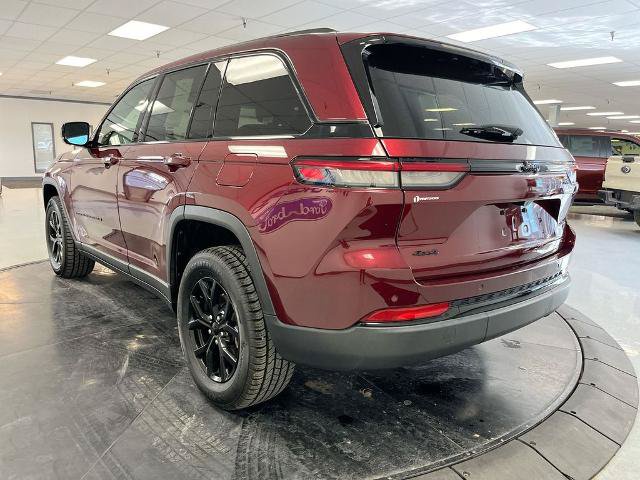 Used 2025 Jeep Grand Cherokee Altitude AWD/4WD image 6