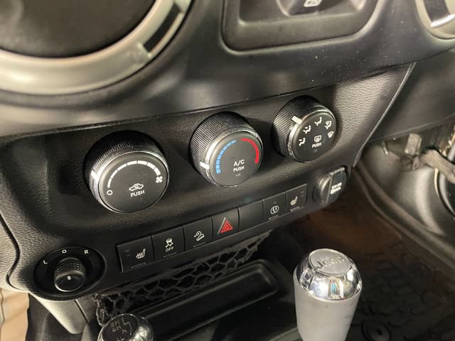 Used 2017 Jeep Wrangler Unlimited Sahara w/ Connectivity Group AWD/4WD image 8