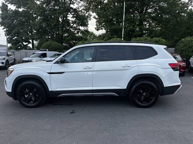 Used 2024 Volkswagen Atlas Peak Edition SE AWD/4WD image 8
