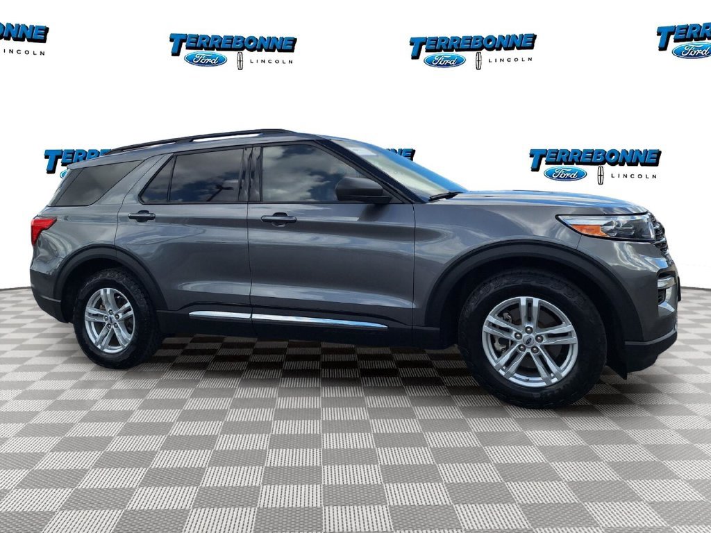 Certified 2022 Ford Explorer XLT w/ Equipment Group 202A RWD image 3
