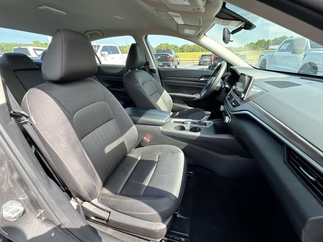 Used 2025 Nissan Altima 2.5 SV FWD image 25