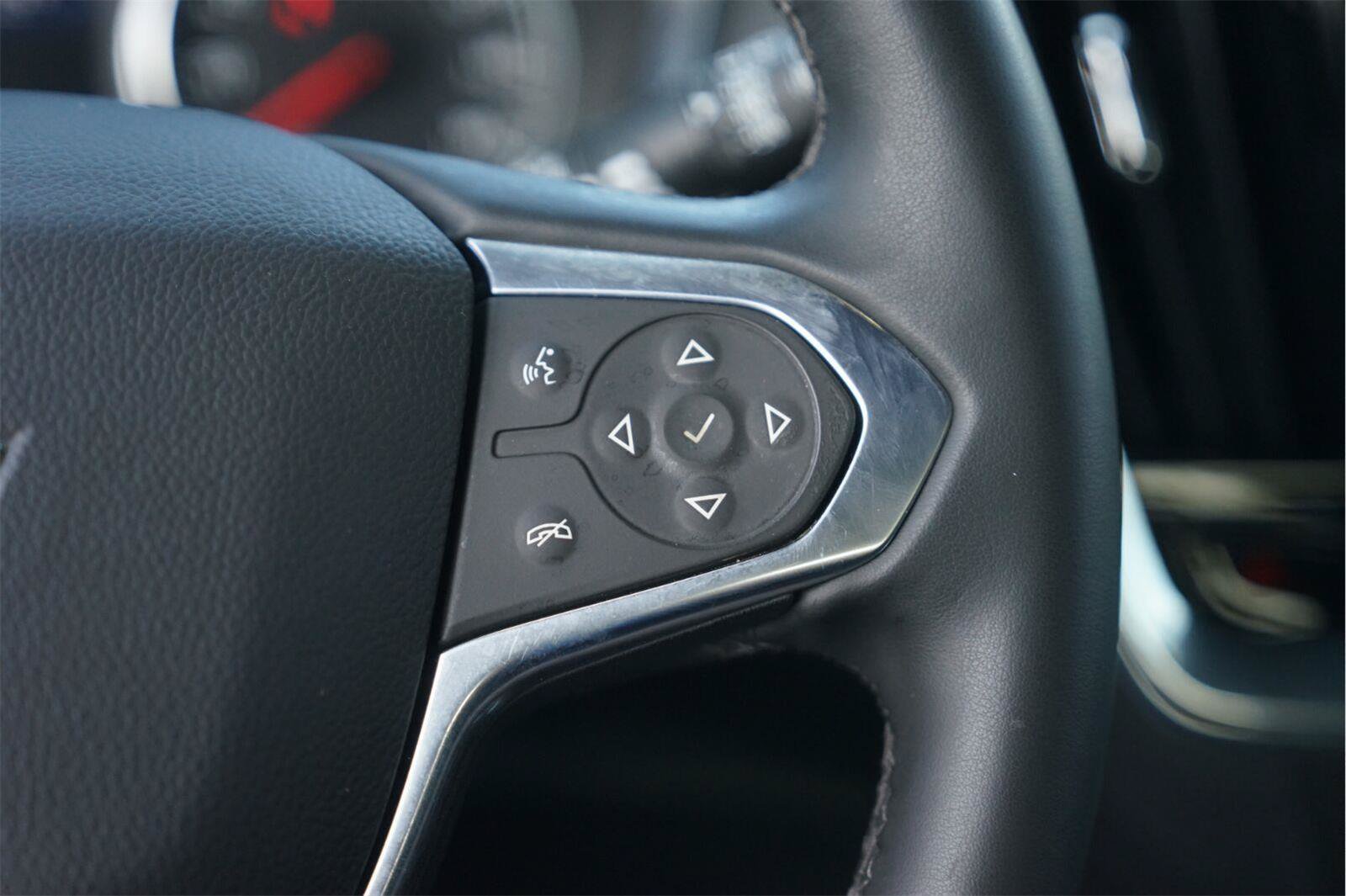 Used 2023 Chevrolet Traverse LT FWD image 25