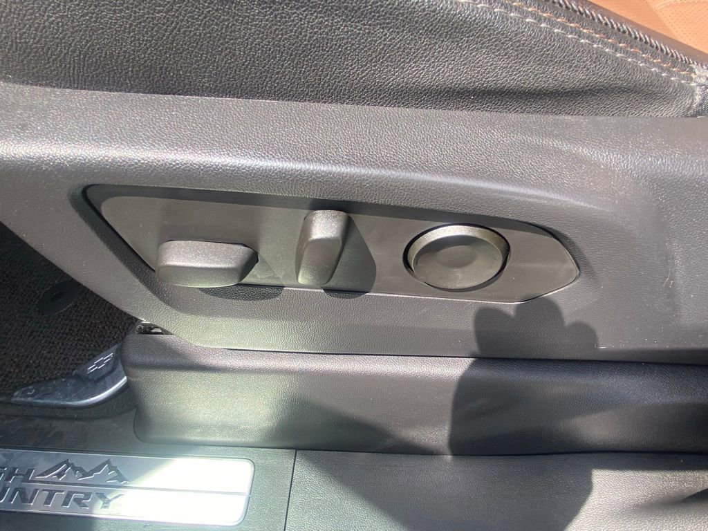 Used 2023 Chevrolet Silverado 1500 High Country w/ Technology Package AWD/4WD image 10