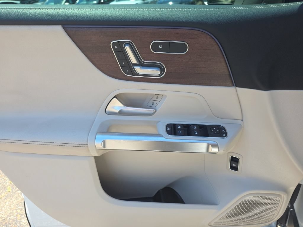 Used 2022 Mercedes-Benz GLB 250 4MATIC image 12