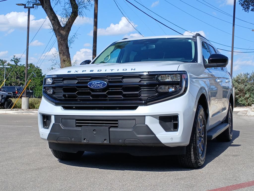 Certified 2025 Ford Expedition Active RWD image 7