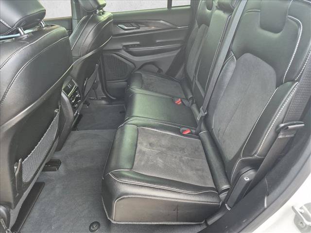 Used 2023 Jeep Grand Cherokee Altitude AWD/4WD image 19
