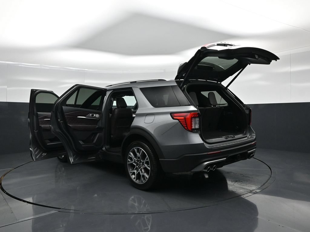 Certified 2025 Ford Explorer Platinum w/ Ultimate Package AWD/4WD image 34