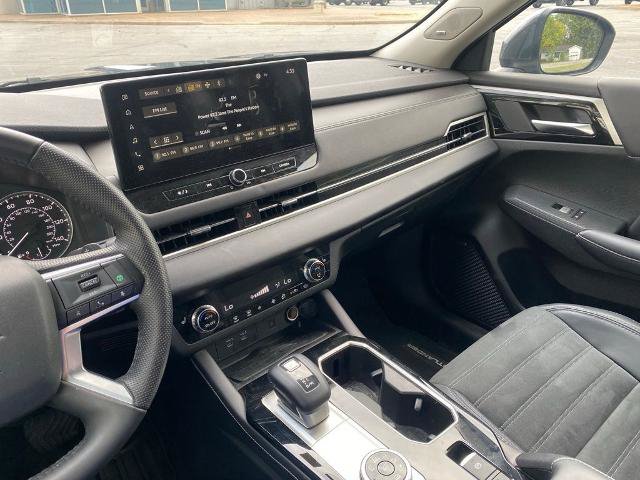 Used 2025 Mitsubishi Outlander SE AWD/4WD image 23
