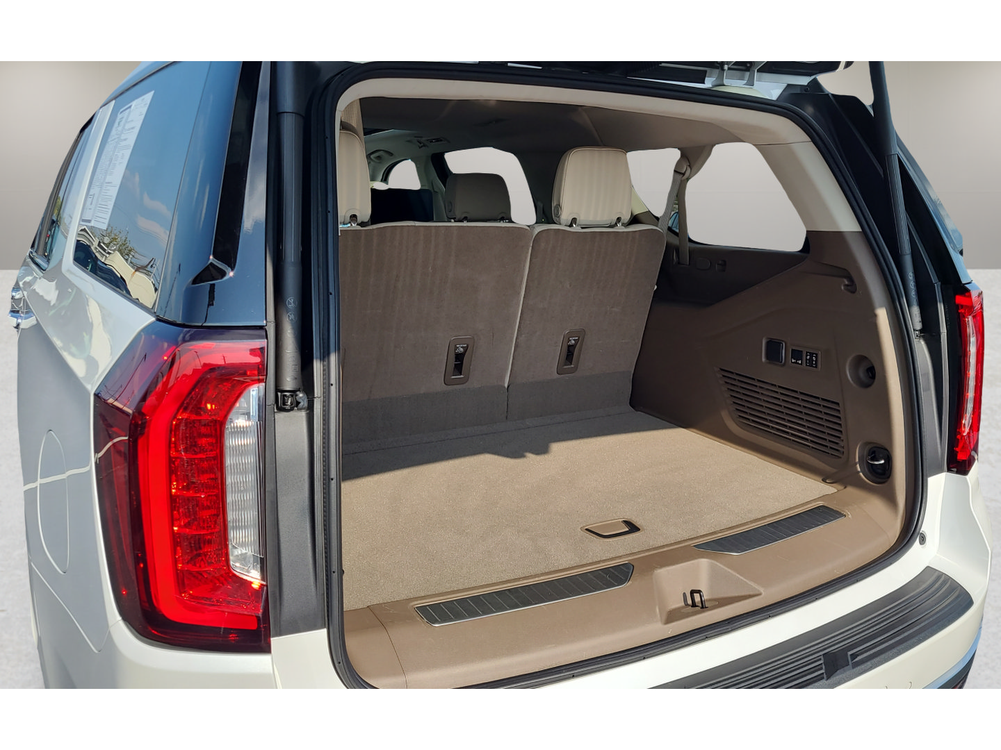 Used 2024 GMC Yukon XL Denali w/ Denali Reserve Package AWD/4WD image 28