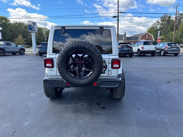 Used 2022 Jeep Wrangler Unlimited Sahara w/ Cold Weather Group AWD/4WD image 4