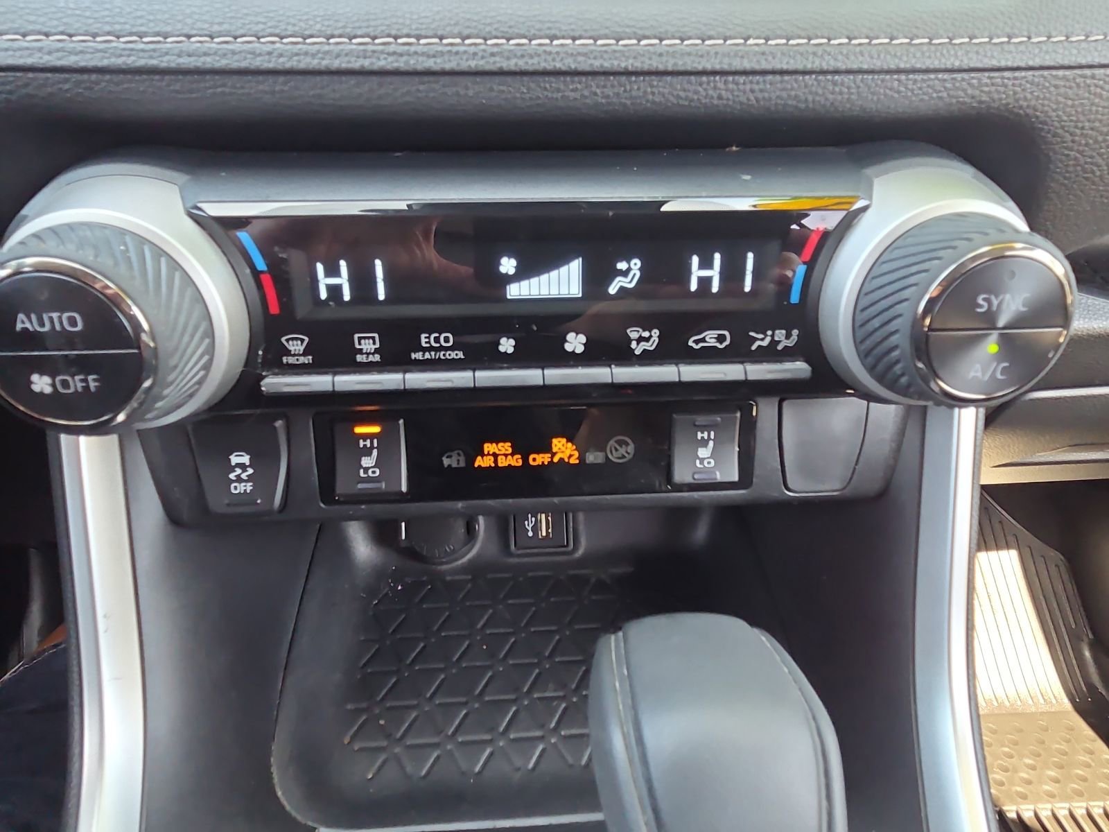 Used 2024 Toyota RAV4 XLE w/ Convenience Package AWD/4WD image 27