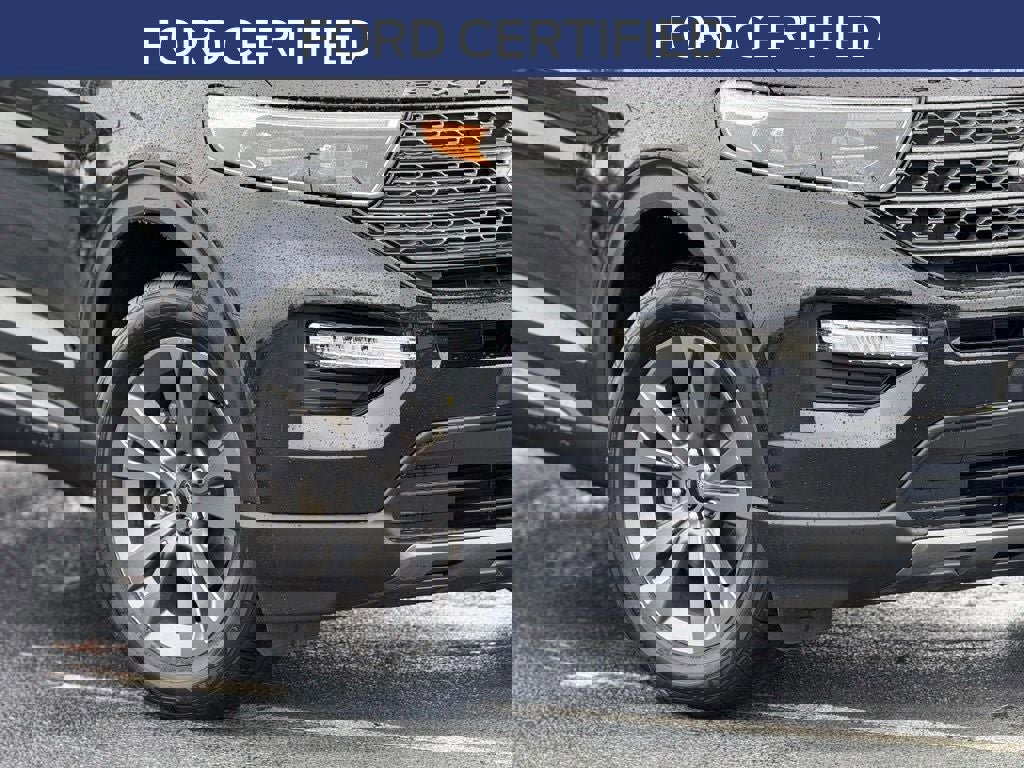 Certified 2022 Ford Explorer XLT w/ Equipment Group 202A image 3