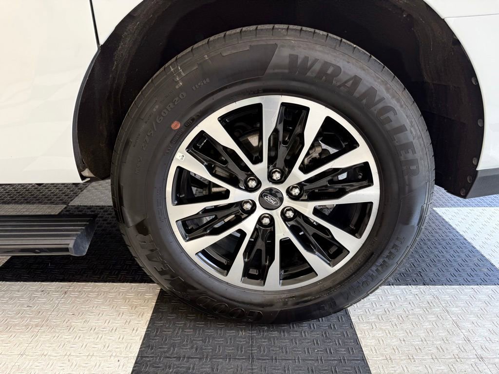 Certified 2025 Ford Expedition Max Platinum AWD/4WD image 17