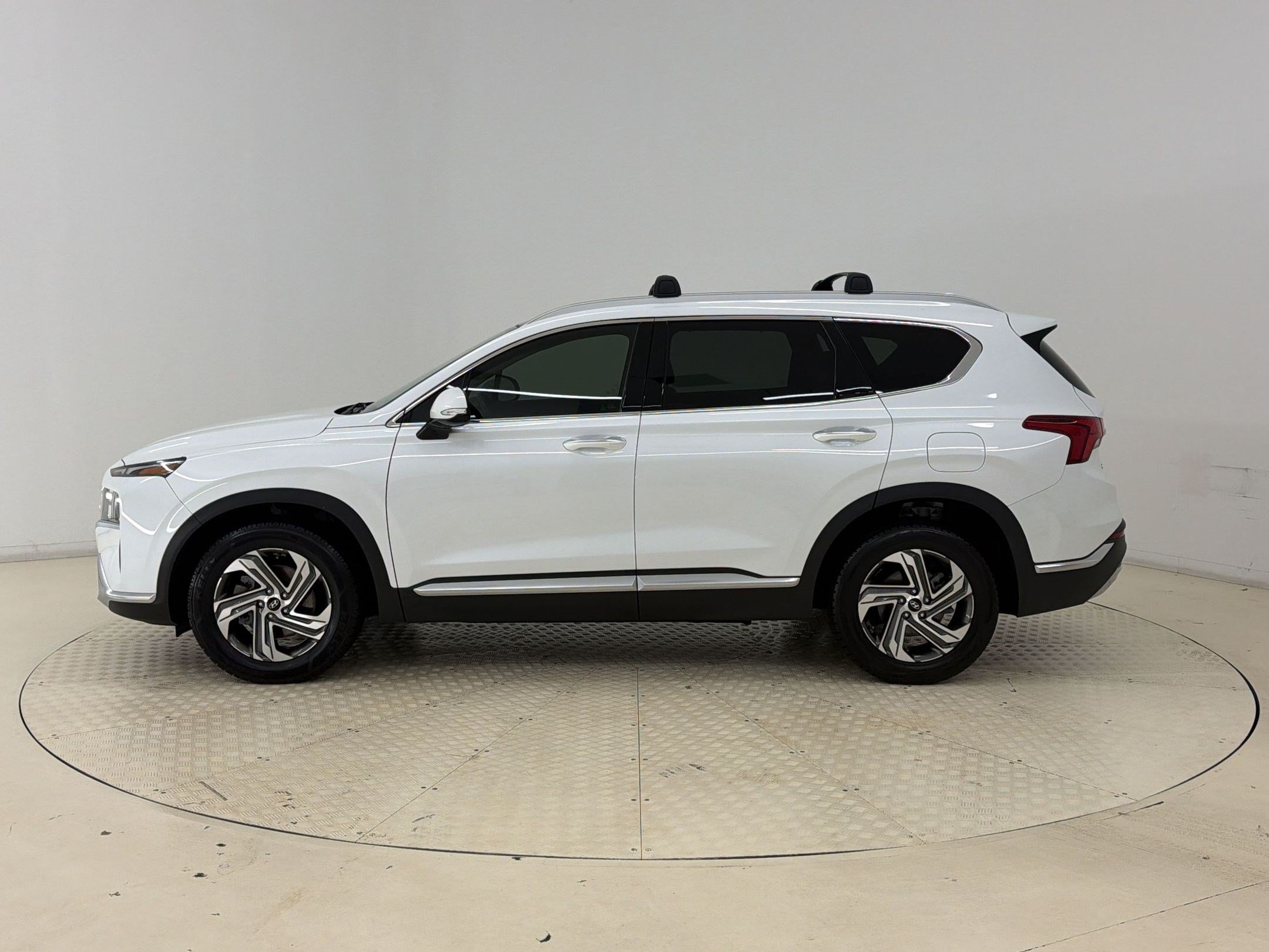 Used 2021 Hyundai Santa Fe SEL w/ Convenience + Premium Package FWD image 2