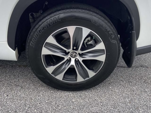 Used 2023 Toyota Highlander XLE AWD/4WD image 16