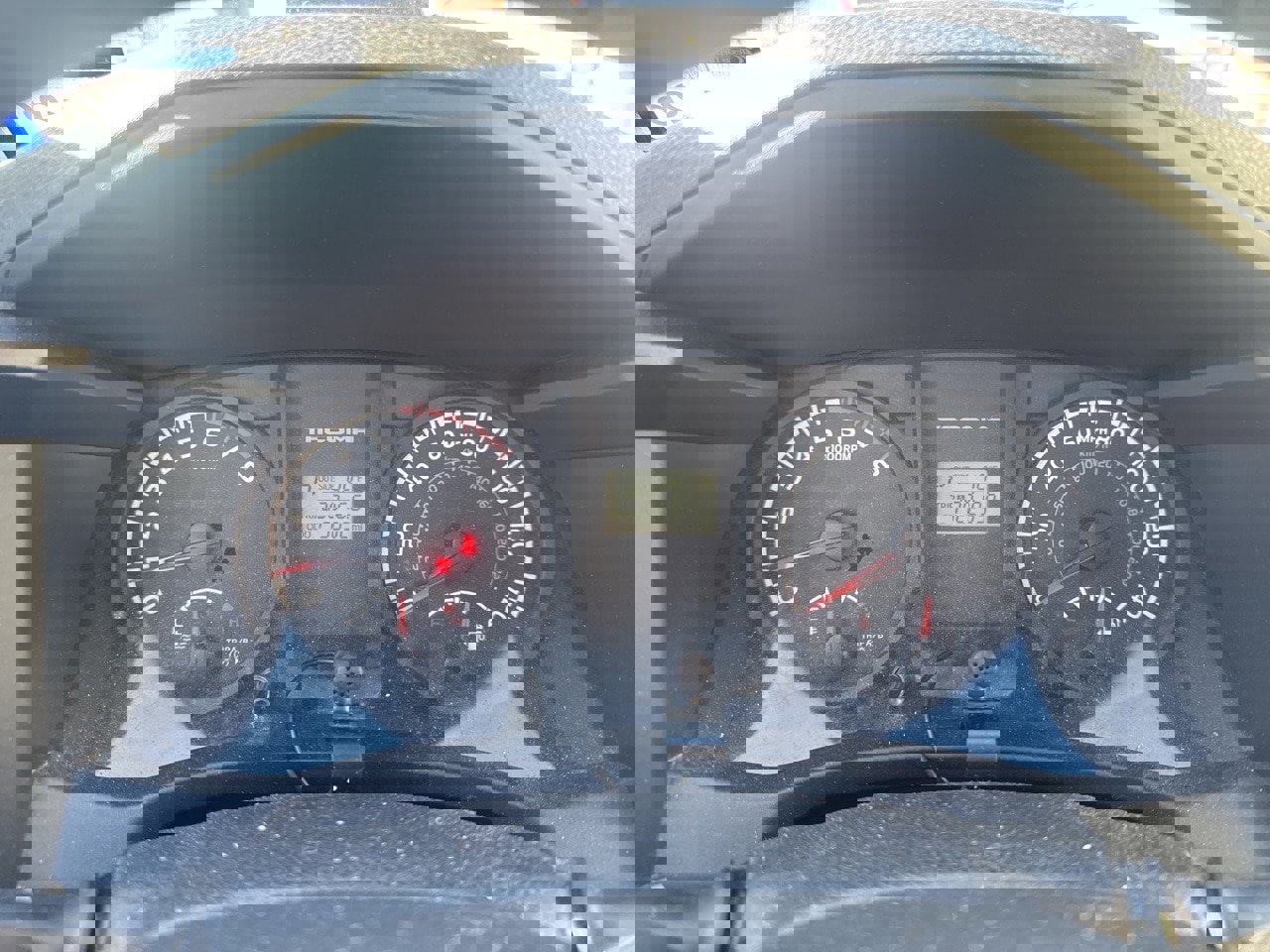 Used 2017 Toyota Tacoma SR image 8