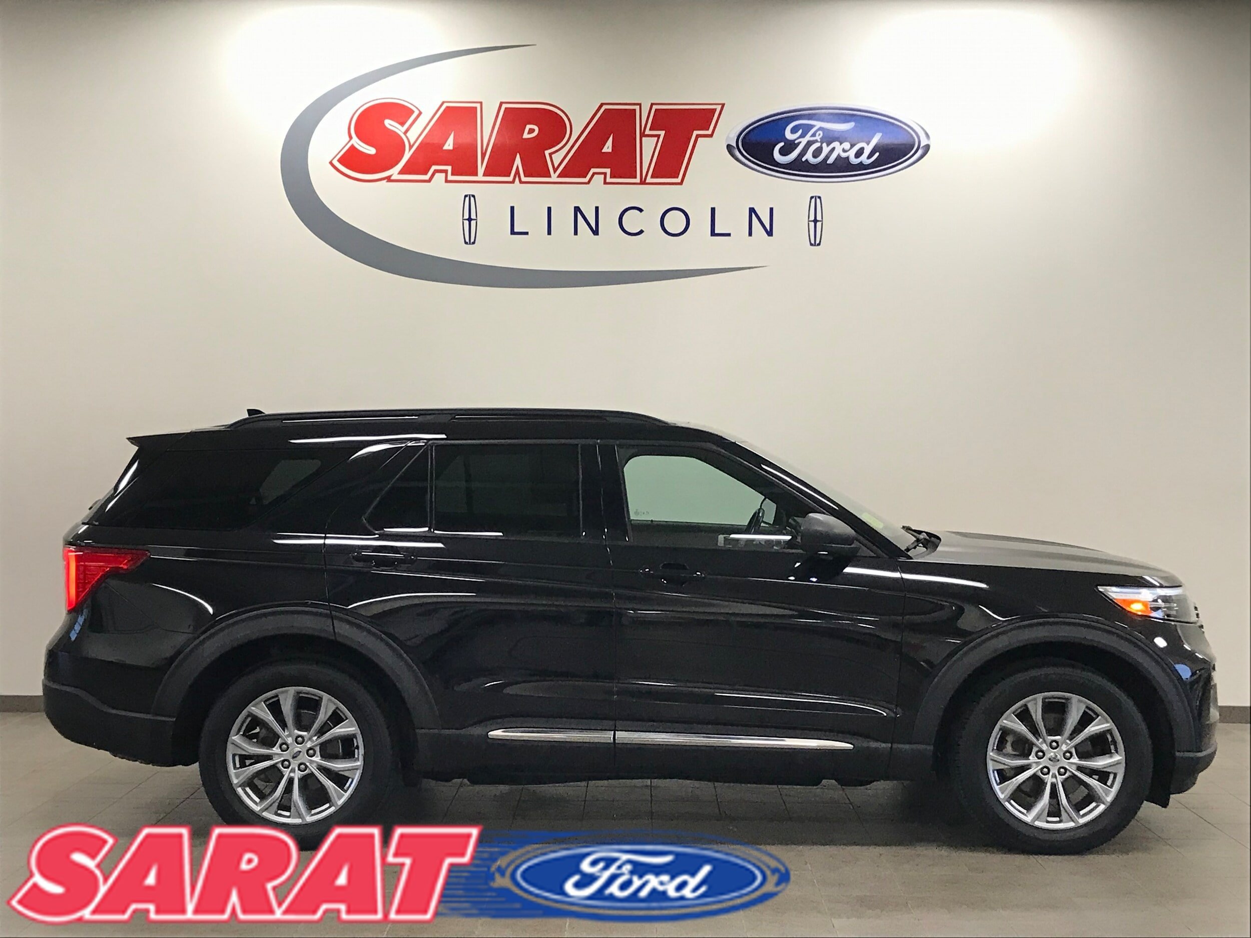 Certified 2020 Ford Explorer XLT w/ Equipment Group 202A AWD/4WD image 1