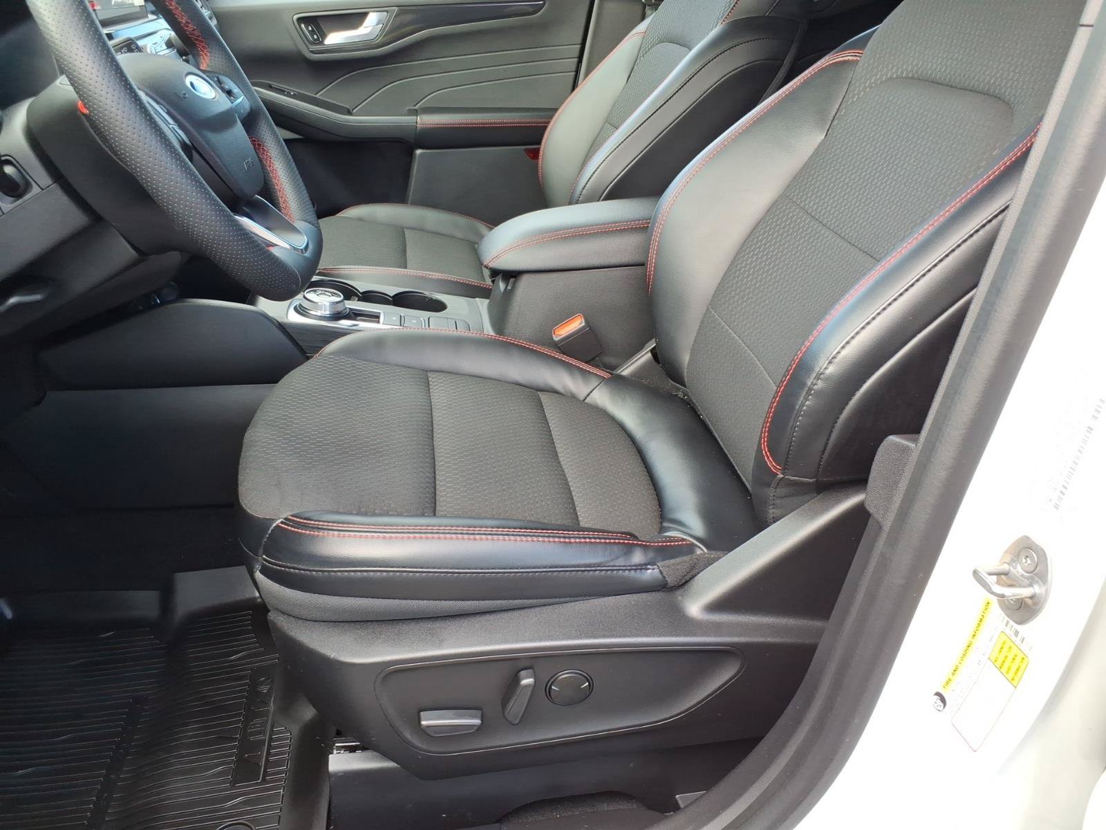 Certified 2023 Ford Escape ST-Line Select AWD/4WD image 16