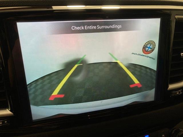 Used 2024 Chrysler Pacifica Touring-L image 5