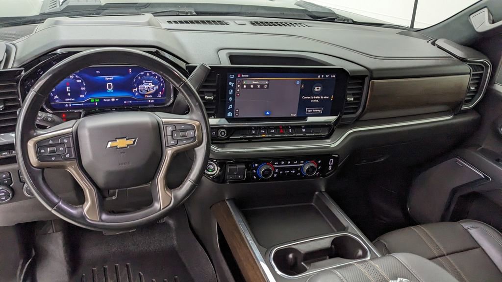 Used 2024 Chevrolet Silverado 3500 High Country w/ High Country Premium Package image 4