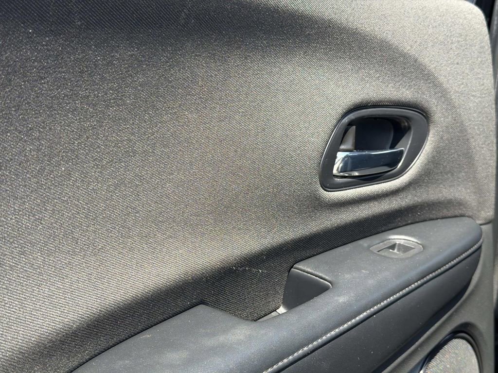 Used 2019 Honda HR-V LX image 17