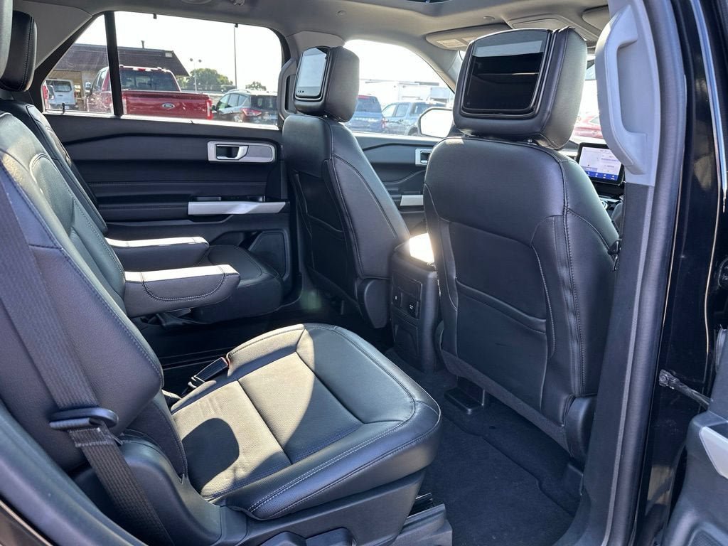 Certified 2022 Ford Explorer Limited w/ Hybrid Equipment Group 310A AWD/4WD image 11