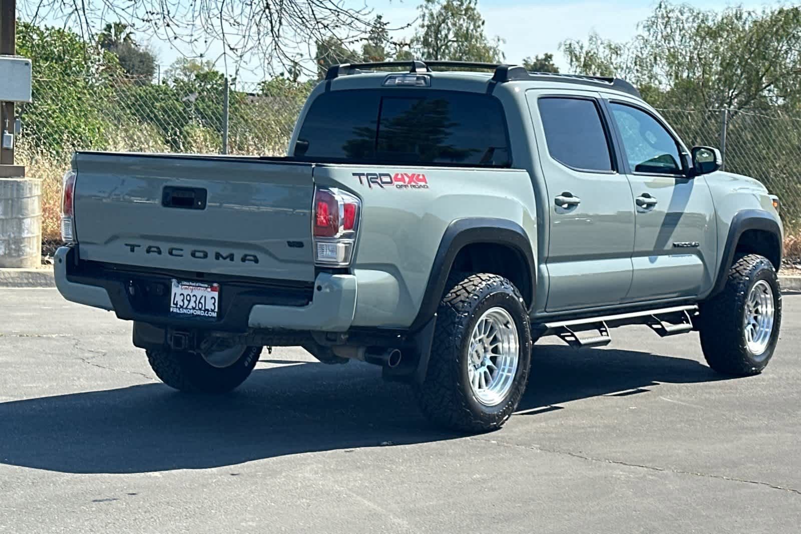 Used 2022 Toyota Tacoma TRD Off-Road w/ TRD Premium Off Road Package image 2