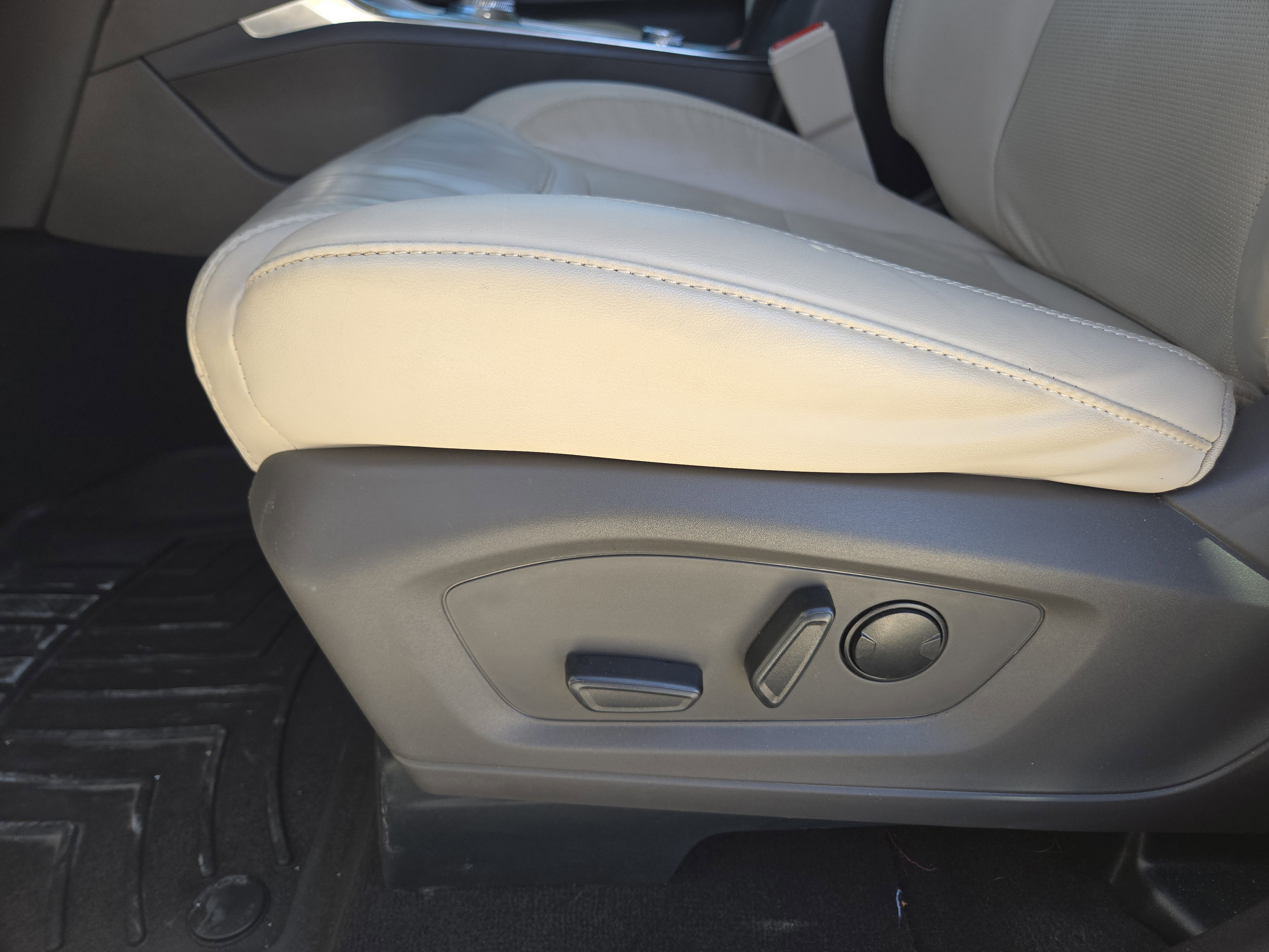 Certified 2023 Ford Explorer Platinum w/ Technology Package image 24