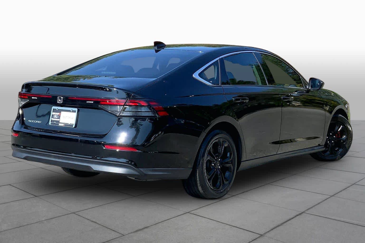 Used 2023 Honda Accord EX image 13