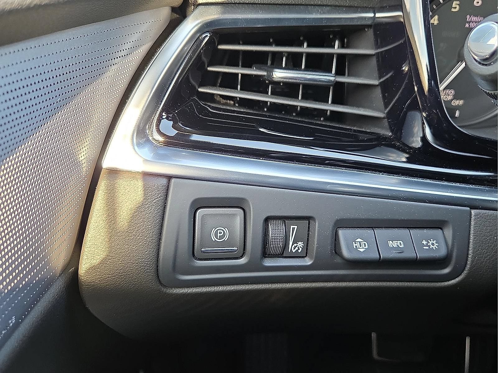Used 2024 Cadillac XT6 Sport w/ Technology Package AWD/4WD image 21