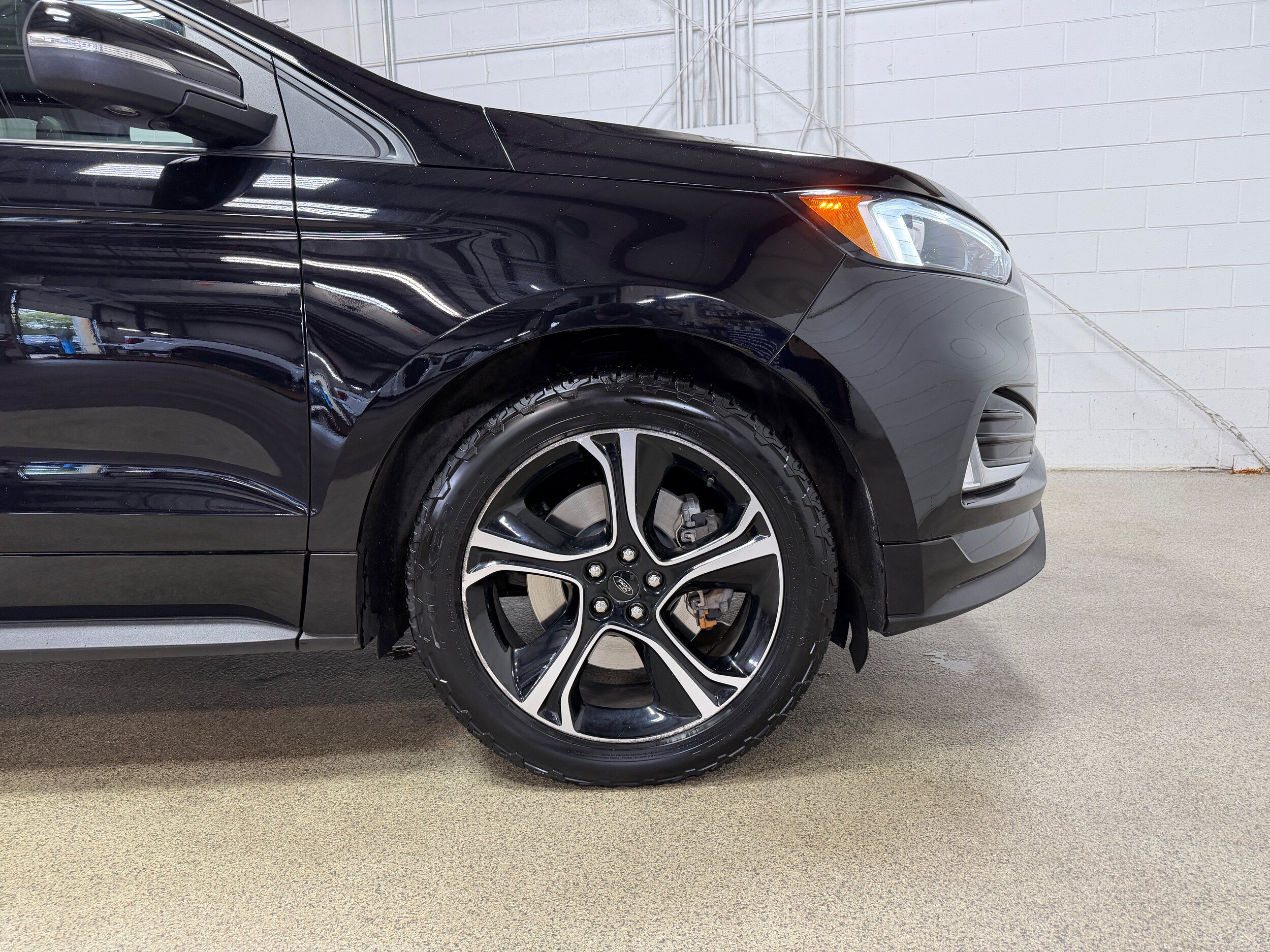 Certified 2020 Ford Edge ST w/ Cold Weather Package AWD/4WD image 31